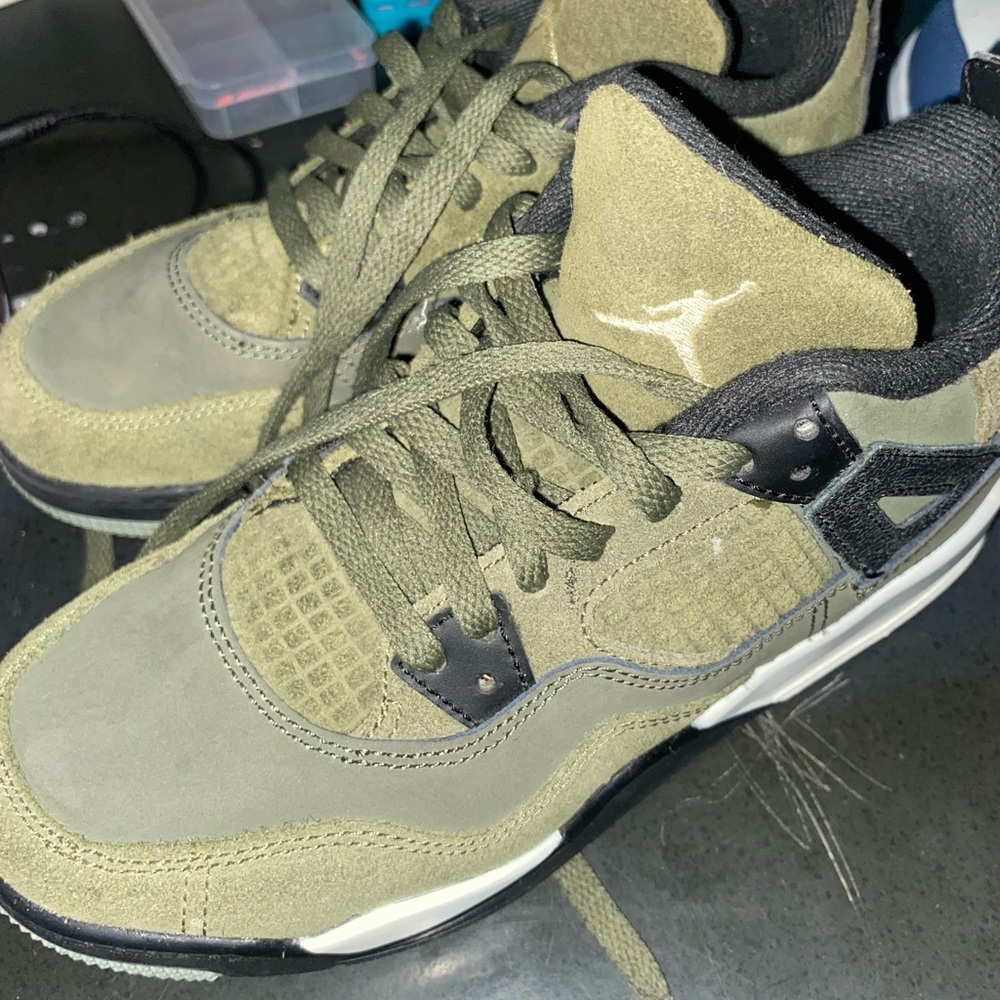 Jordan Green Sneakers with Sporty Design